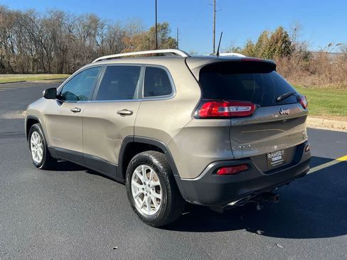 Used 2016 Jeep Cherokee Latitude w/ Cold Weather Group image 4