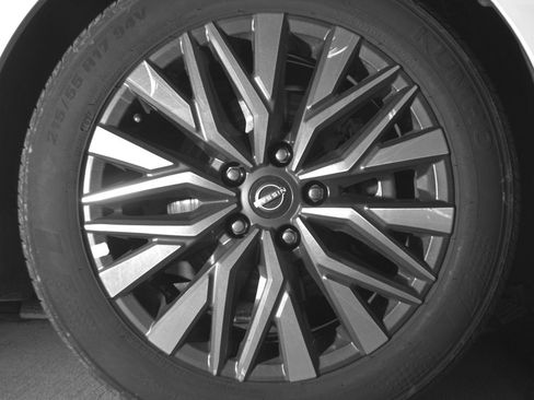 Used 2025 Nissan Altima 2.5 SV image 13