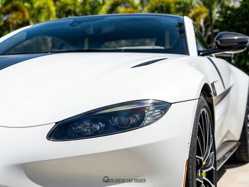 Used 2022 Aston Martin V8 Vantage Coupe image 51