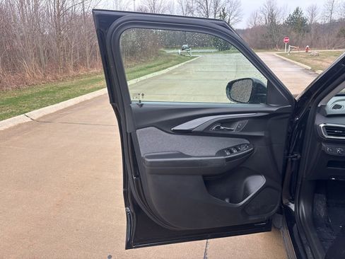 Used 2023 Chevrolet TrailBlazer LT AWD/4WD image 13