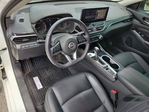 Used 2023 Nissan Altima 2.0 SR FWD image 2