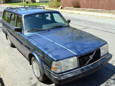 Used 1992 Volvo 240 Wagon RWD image 9