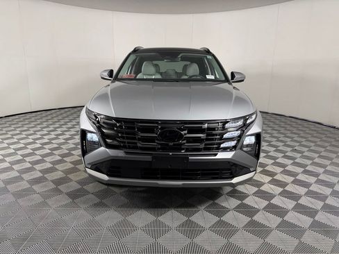 Used 2025 Hyundai Tucson Limited AWD/4WD image 3