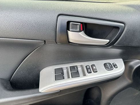 Used 2014 Toyota Camry SE image 19