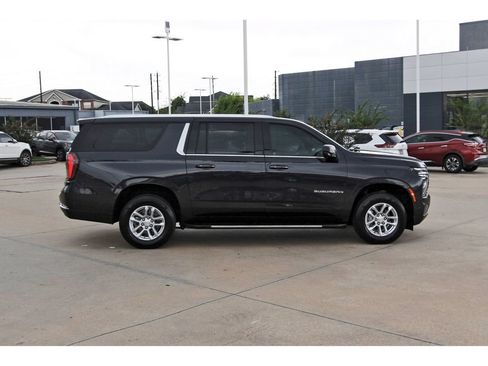 Used 2025 Chevrolet Suburban LT AWD/4WD image 5