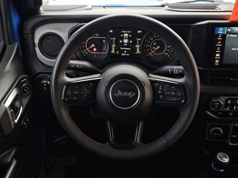 Used 2024 Jeep Gladiator Sport image 14