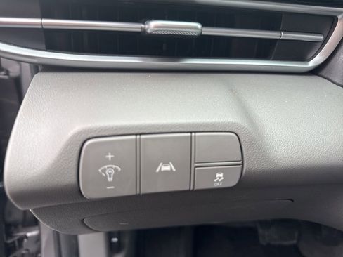 Used 2023 Hyundai Elantra SEL w/ Convenience Package image 16