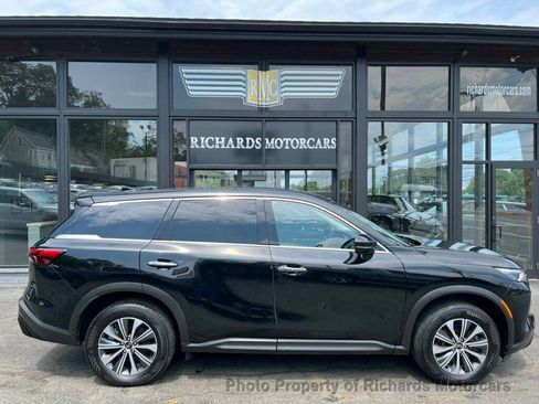 Used 2023 INFINITI QX60 Pure image 2