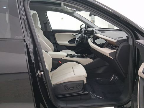 Used 2025 Audi Q6 e-tron Premium Plus image 32