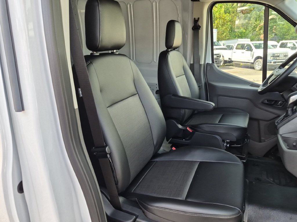 New 2026 Ford Transit 250 148 Medium Roof RWD image 25