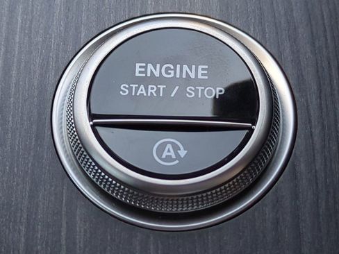 Used 2025 Mercedes-Benz C 300 Sedan image 27