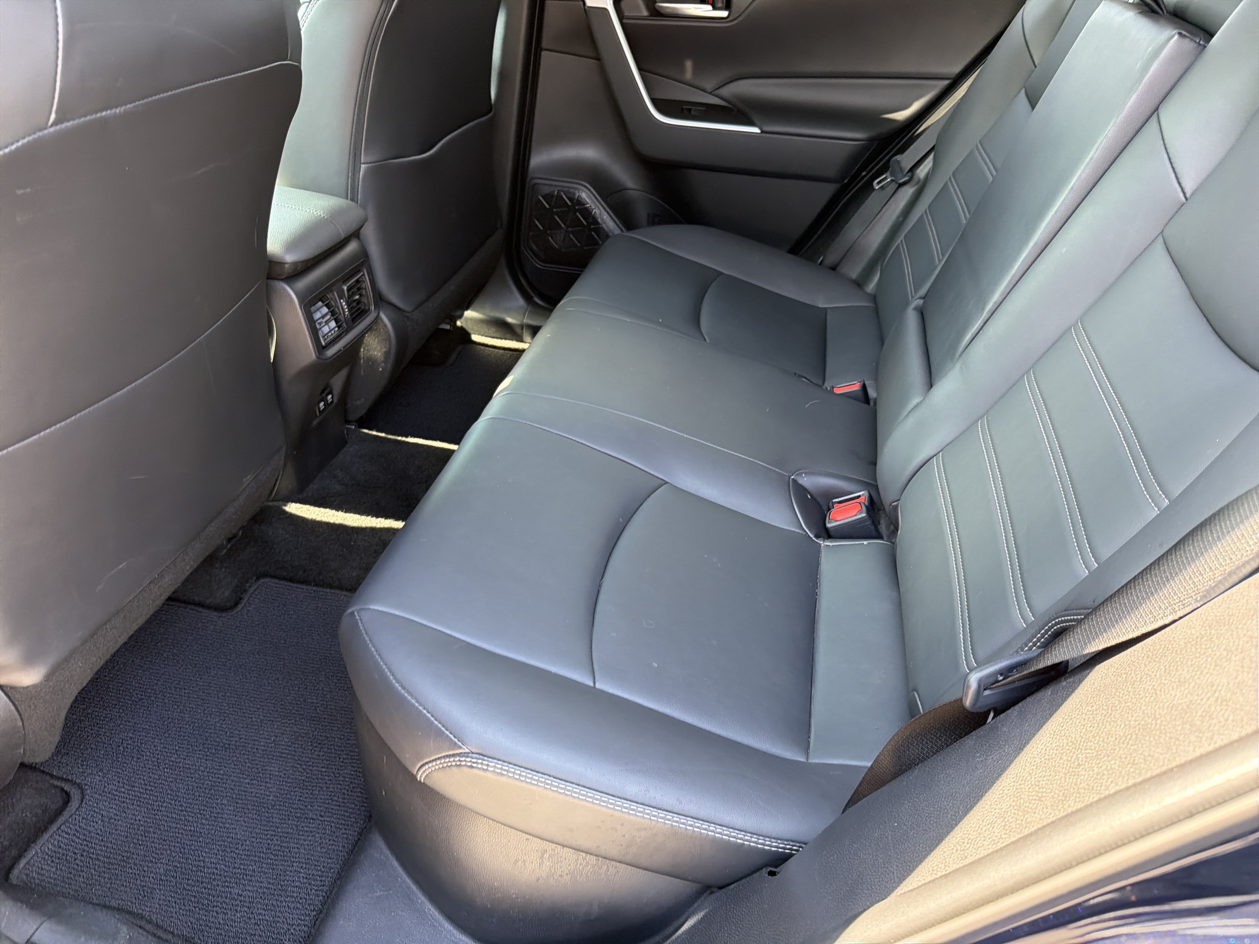 Used 2021 Toyota RAV4 XLE Premium AWD/4WD image 31