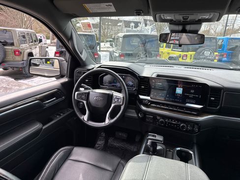 Used 2024 Chevrolet Silverado 1500 LT Trail Boss w/ Convenience Package II image 33