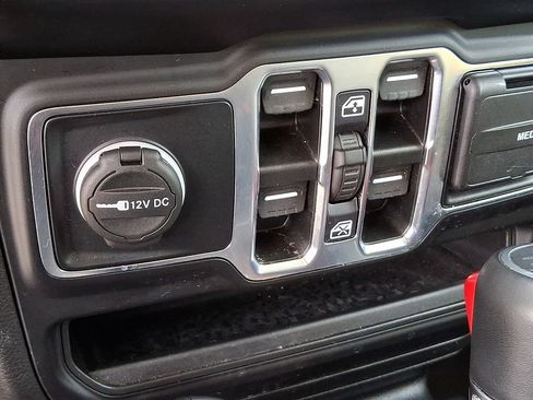 Used 2023 Jeep Wrangler Unlimited Sahara w/ Cold Weather Group AWD/4WD image 25