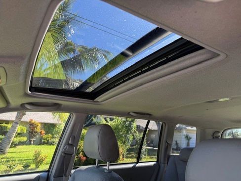 Used 2004 Toyota Highlander Limited image 17