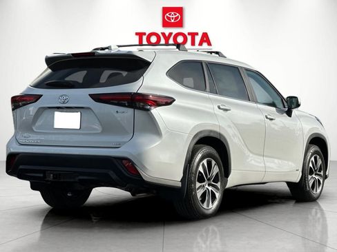 New 2026 Toyota Highlander XLE image 3
