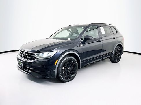 Used 2022 Volkswagen Tiguan SE R-Line image 3