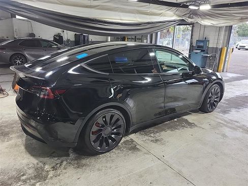 Used 2022 Tesla Model Y Performance image 2