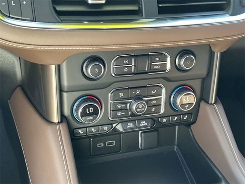 Used 2024 Chevrolet Tahoe High Country w/ Advanced Technology Package image 25