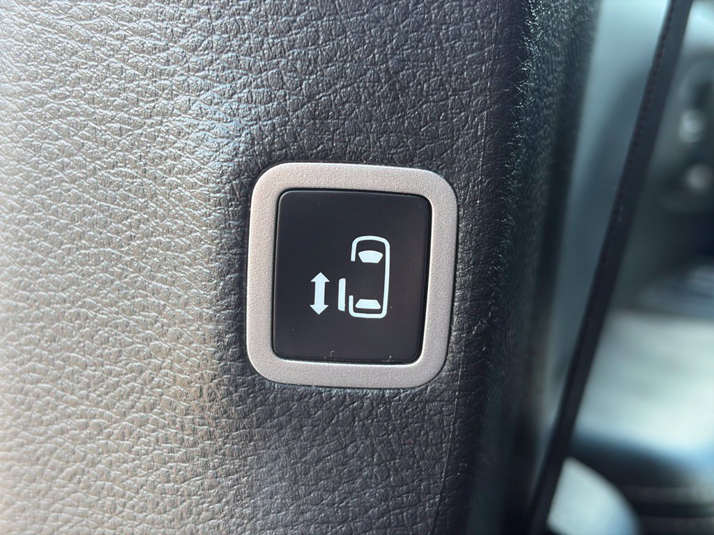 Certified 2025 Chrysler Pacifica Select FWD image 17