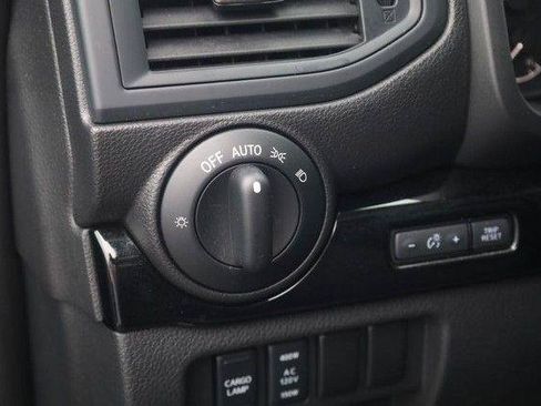 Used 2024 Nissan Titan SV w/ SV Convenience Package AWD/4WD image 12