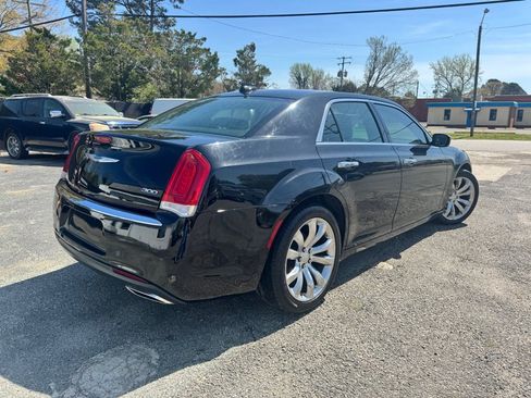 Used 2019 Chrysler 300 Limited RWD image 5