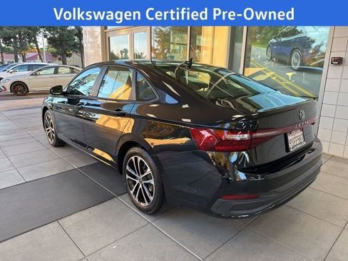 Certified 2025 Volkswagen Jetta Sport image 9