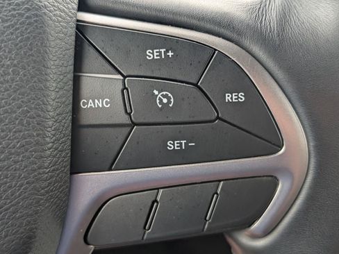 Used 2020 Jeep Grand Cherokee Limited AWD/4WD image 14