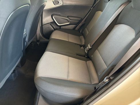 Used 2025 Kia Soul LX w/ LX Technology Package FWD image 23