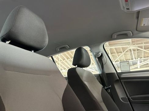 Used 2016 Volkswagen e-Golf SE image 20