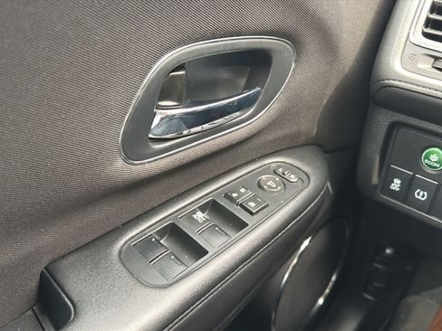 Used 2018 Honda HR-V EX image 17