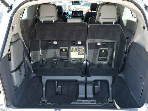 Used 2022 Toyota Sienna XLE FWD image 9