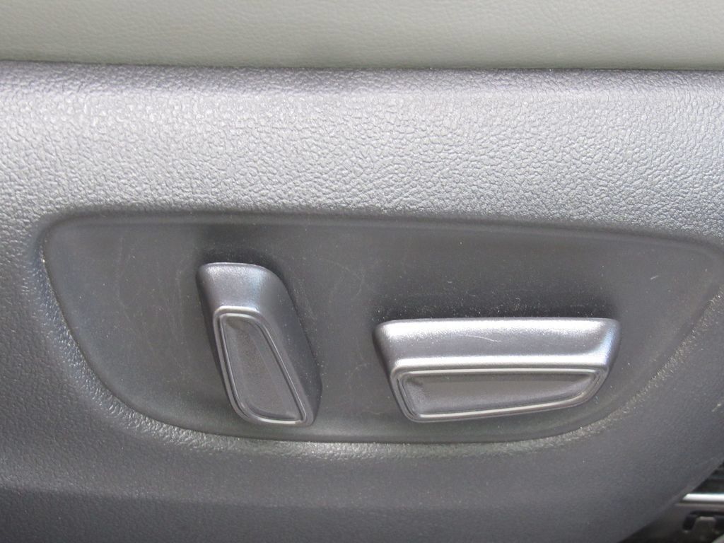 Certified 2023 Toyota Sienna XLE FWD image 21
