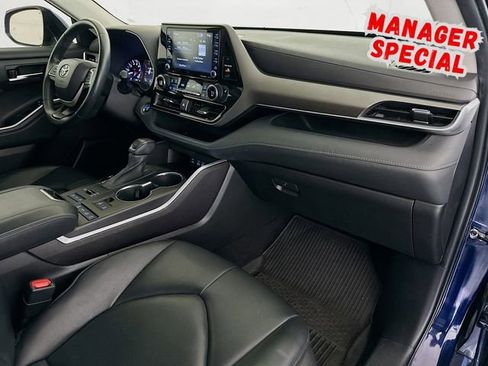 Used 2022 Toyota Highlander XLE AWD/4WD image 30