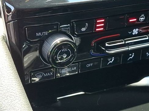 Used 2024 Jeep Grand Cherokee Altitude RWD image 20