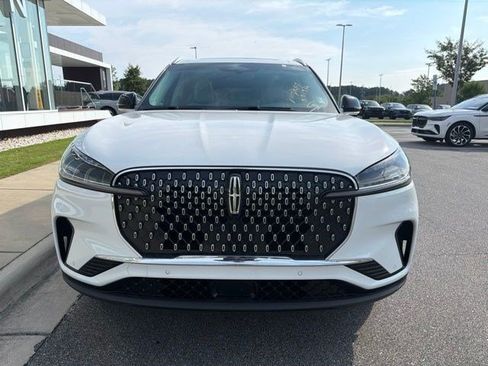 Used 2025 Lincoln Aviator 2WD image 9