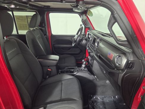 Used 2021 Jeep Wrangler Unlimited Sahara AWD/4WD image 32