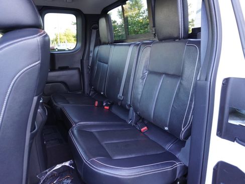 Used 2019 Nissan Titan PRO-4X w/ Pro-4x Convenience Package AWD/4WD image 13