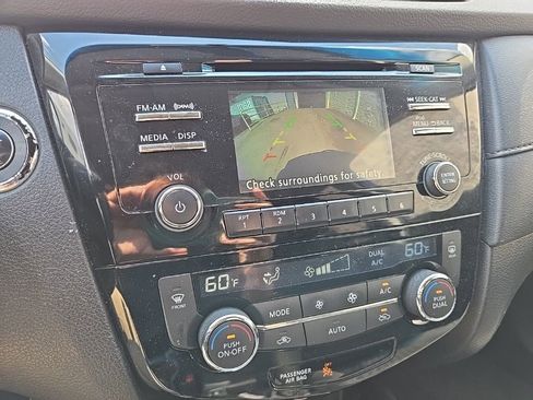 Used 2017 Nissan Rogue SV AWD/4WD image 22