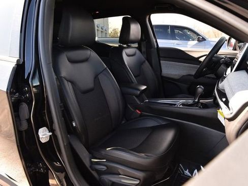 Used 2025 Jeep Compass Latitude image 22