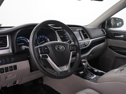 Used 2017 Toyota Highlander Limited AWD/4WD image 26