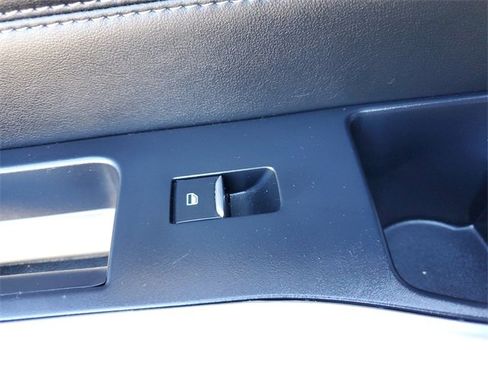 Used 2023 Ford Explorer XLT image 15