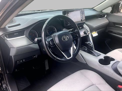 Used 2021 Toyota Venza LE AWD/4WD image 18