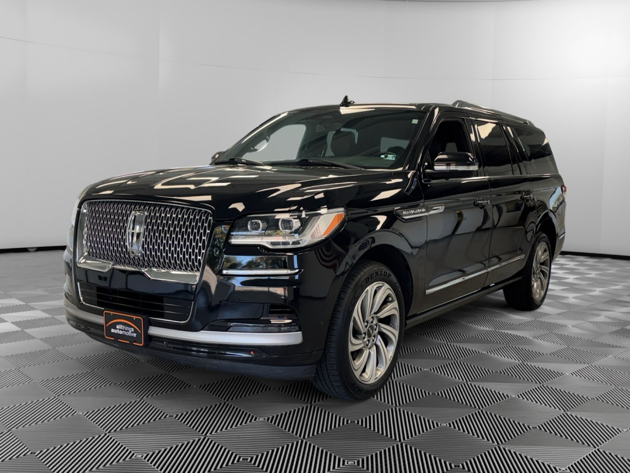 Used 2022 Lincoln Navigator L 4WD image 4