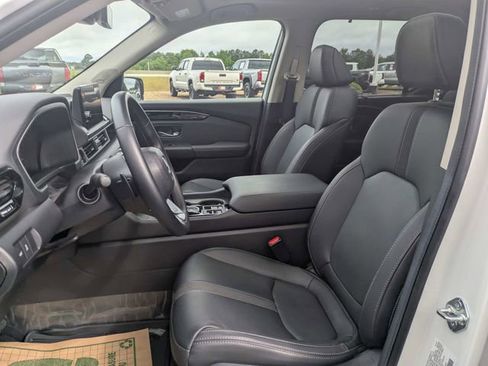 Used 2024 Honda Pilot Touring image 19