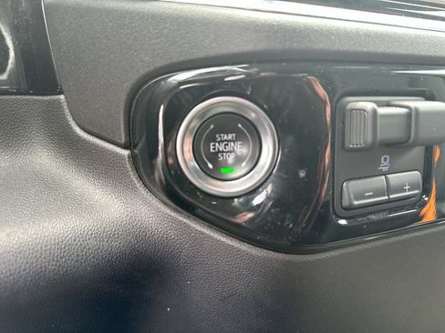 Used 2025 Chevrolet Silverado 1500 LT AWD/4WD image 20