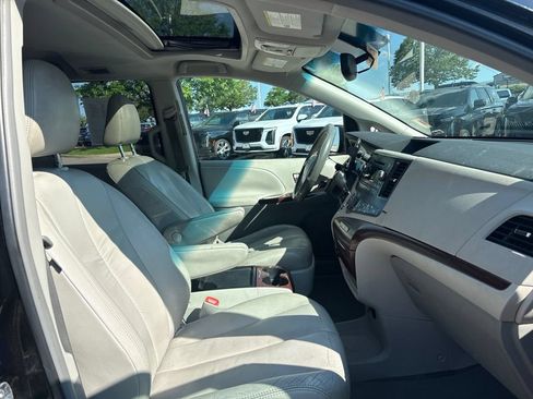 Used 2011 Toyota Sienna XLE AWD/4WD image 24