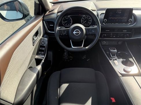 Used 2023 Nissan Rogue S image 9