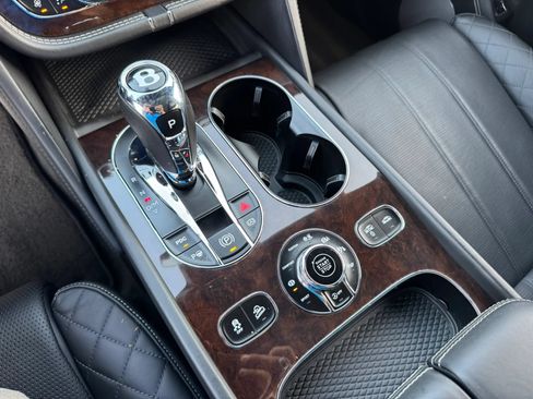 Used 2018 Bentley Bentayga AWD/4WD image 39