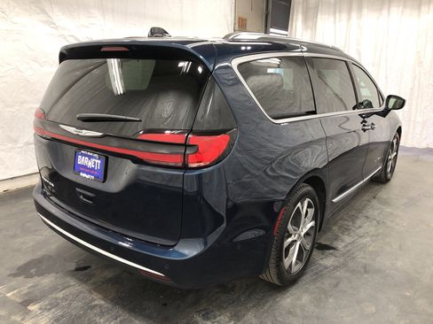 Certified 2024 Chrysler Pacifica Pinnacle image 5